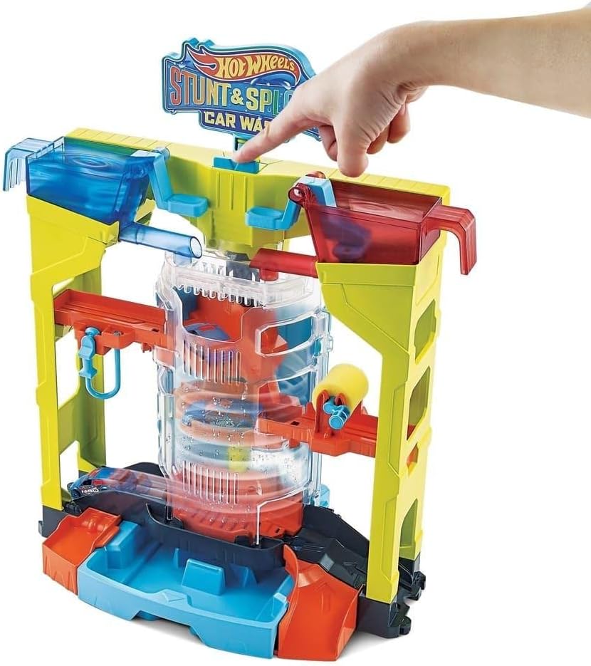 Hot Wheels Stunt Splash Car Wash Playset with 1 Color-Changing Car for Ages 4 Years & Up