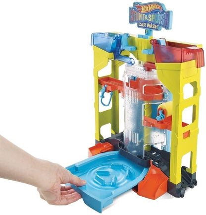 Hot Wheels Stunt Splash Car Wash Playset with 1 Color-Changing Car for Ages 4 Years & Up