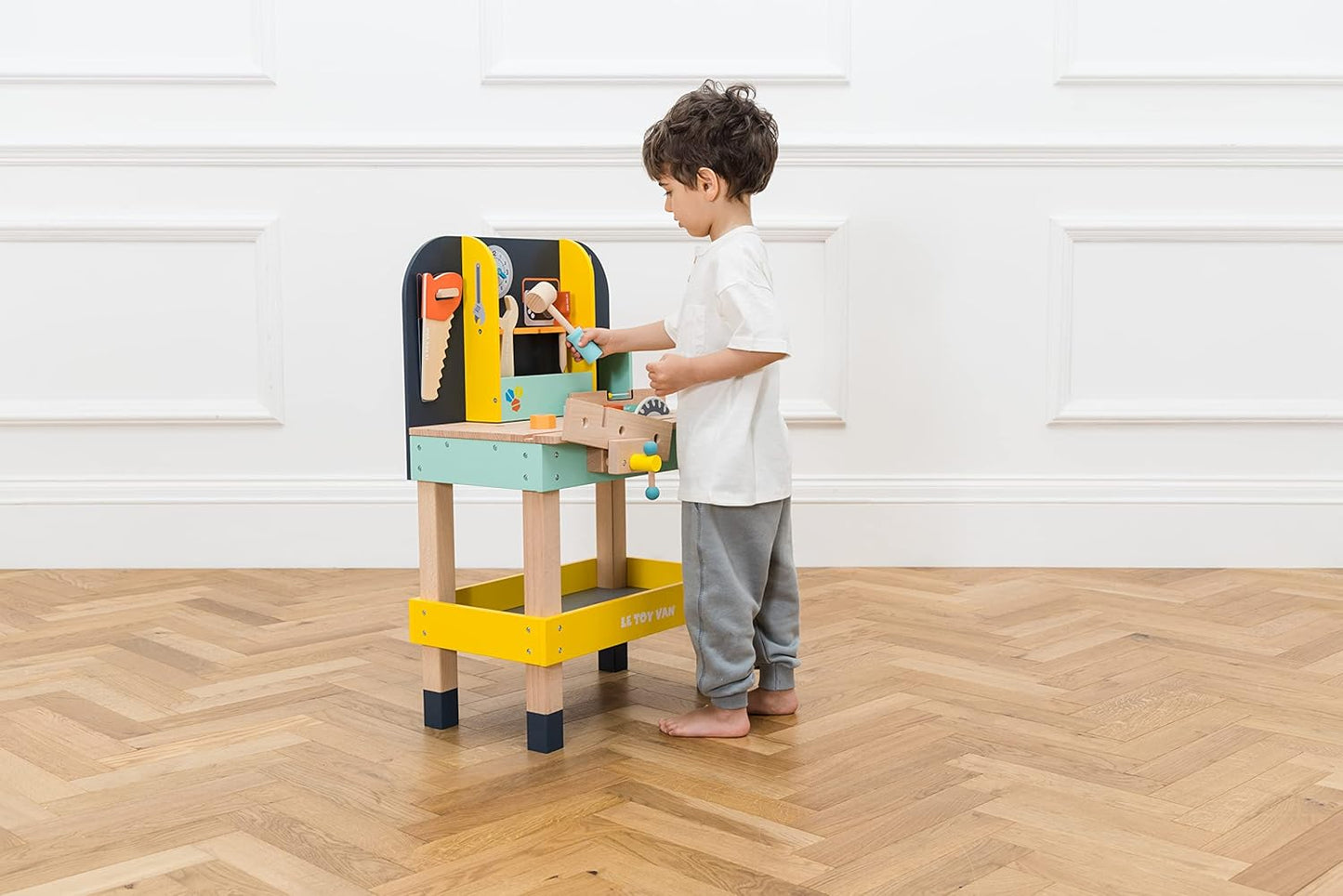 Le Toy Van - Cars & Construction Alex's Wooden Work Bench | Educational Construction Set for Role Play | Pretend Play Wooden Tools - Suitable for 3 Year Olds+