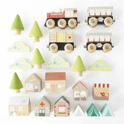 Le Toy Van Figure of 8 Train Set - 40-Piece Wooden Train Set, Pretend Play Toy for Kids, Gift for Children, Creative Play, Wooden Train Accessories